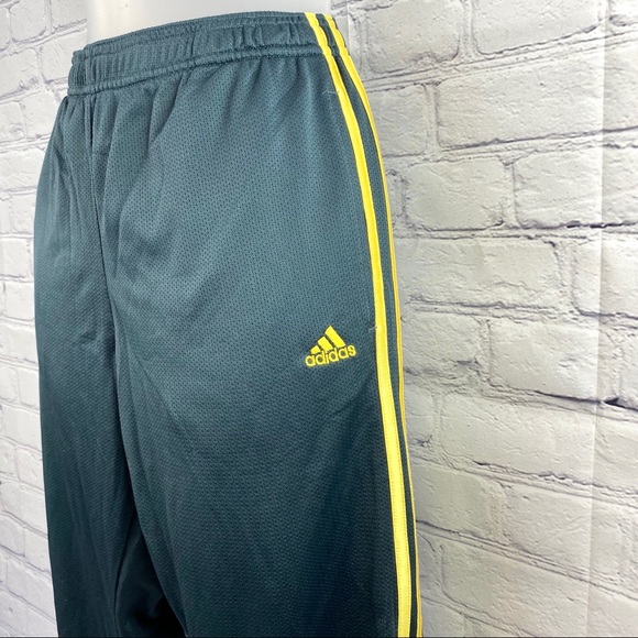 adidas Pants - Adidas grey Capri workout pants size medium